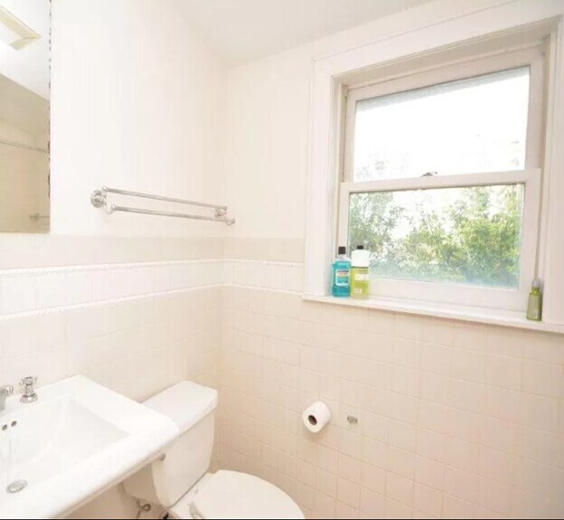 Building Photo - 5028 N Clark St