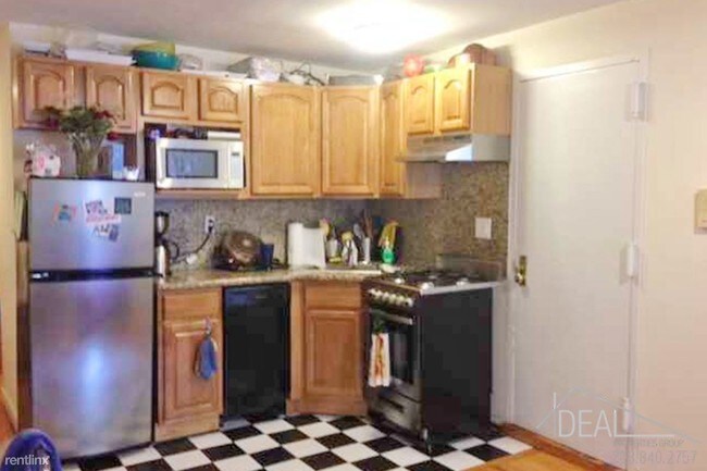 Building Photo - 551 4th Ave