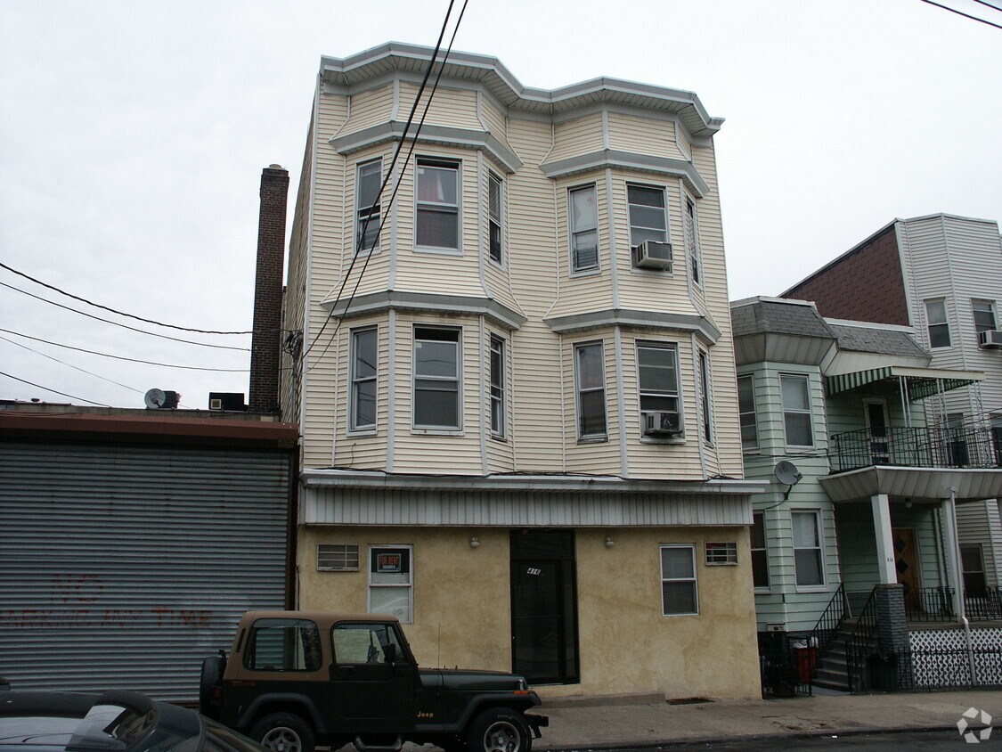 Primary Photo - 416 Monastery Pl