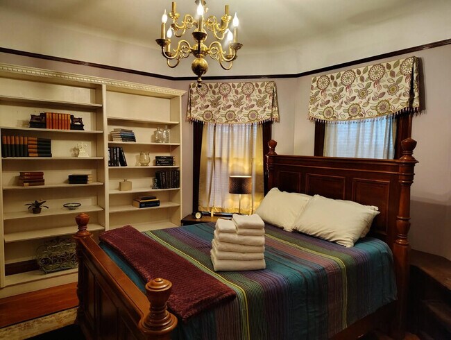 Building Photo - 14 Peverell St