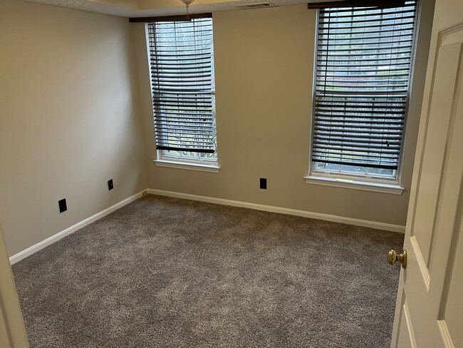 Building Photo - 2 Inverness Cir