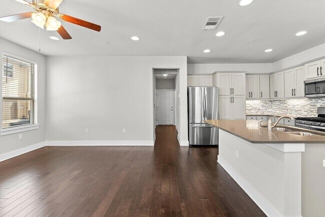 Foto del edificio - 13800 Lyndhurst St