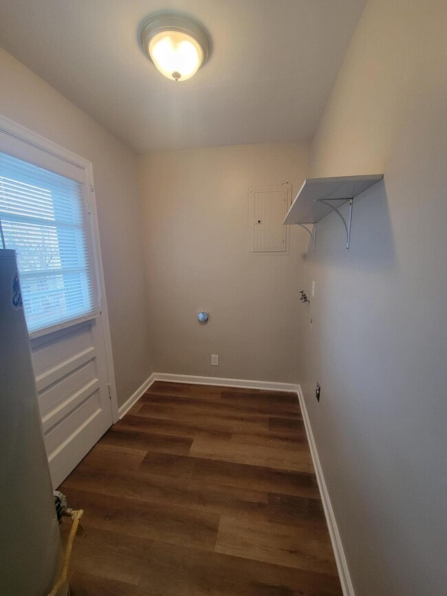 Building Photo - 1969 Fair Oaks Dr