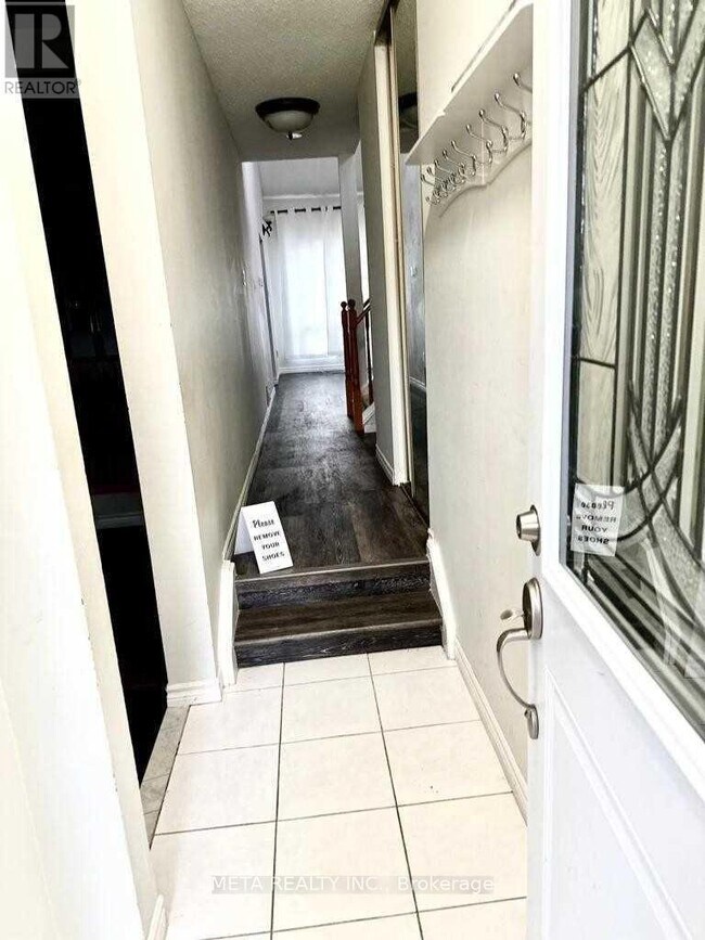 Photo du bâtiment - 8 Roscoe Rd