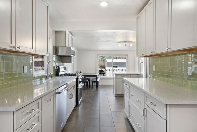 Foto del edificio - 906 E 43rd St