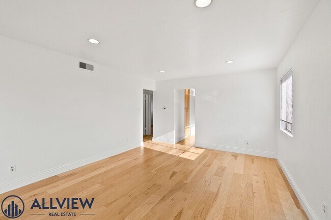 Foto del edificio - Renovated 2 Bedroom, 1 Bathroom Available ...