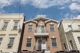 Building Photo - 150 Congress St