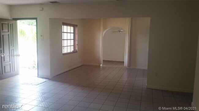 Building Photo - 3915 SW 59th Ave