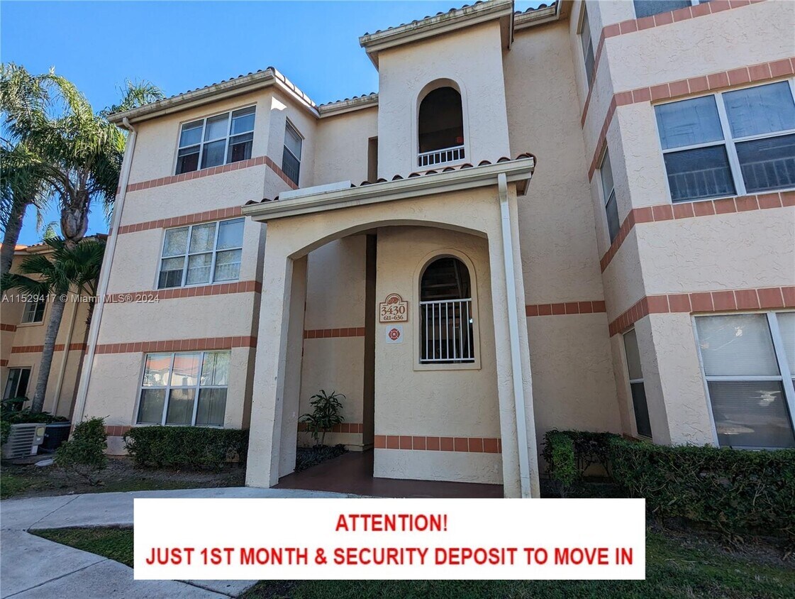 Foto principal - 3430 Pinewalk Dr N