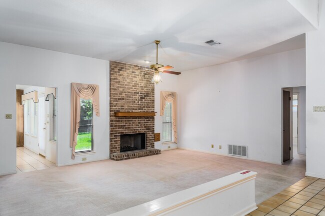 Building Photo - 13722 Hunters Hawk