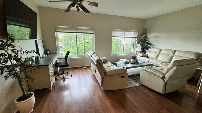 Building Photo - 2209 S Braeswood Blvd