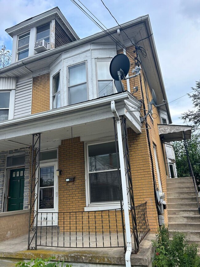Building Photo - 1 bedroom in Camp Hill