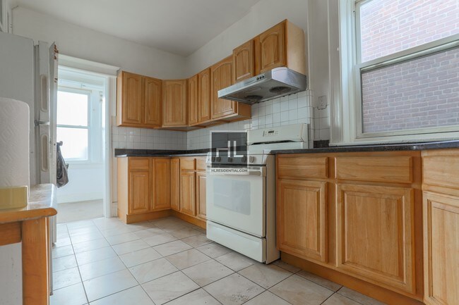 Building Photo - 74-40-74-44 44th Ave