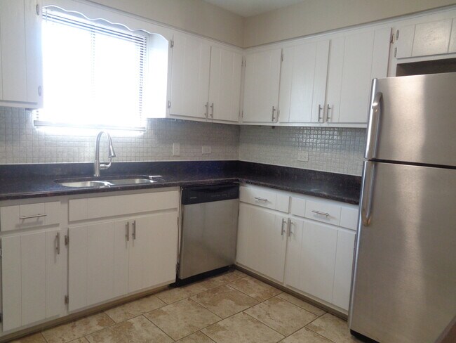Foto del edificio - 6131 Marshall Ave