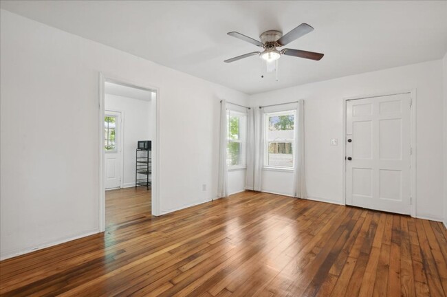 Foto del edificio - Cozy Duplex Unit with Fully Fenced Back Yard