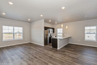 Building Photo - 142 Clark Dr