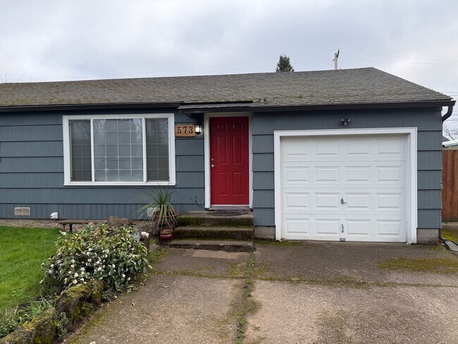 Foto del edificio - Updated 2 bedroom 1 bathroom house in Springfield!