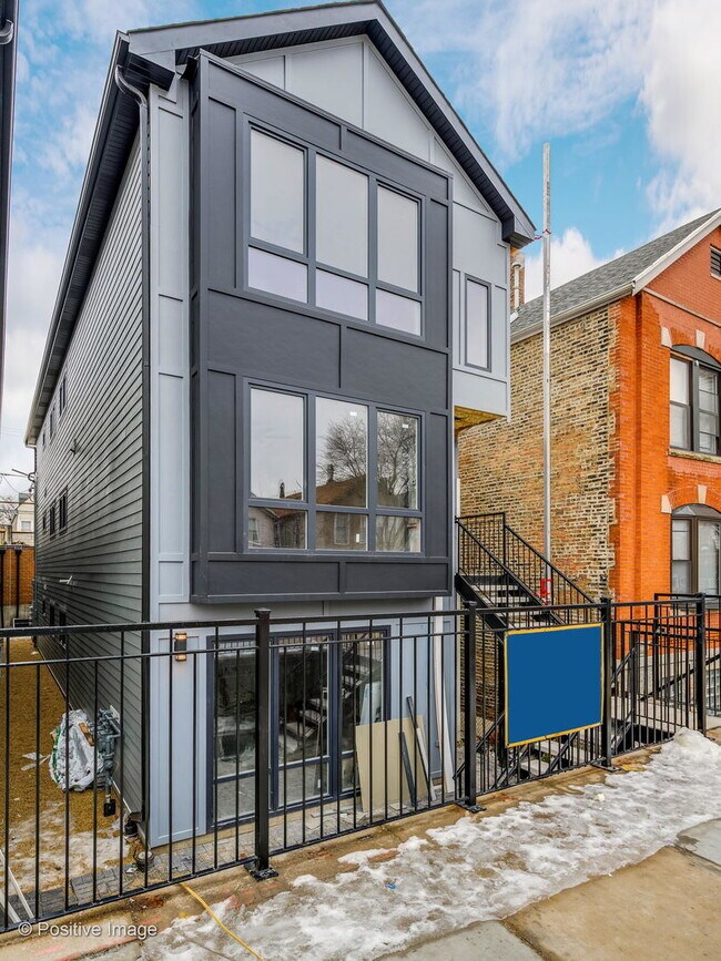 Building Photo - 2305 W 19th St