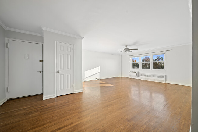 Building Photo - 154 Bowers St