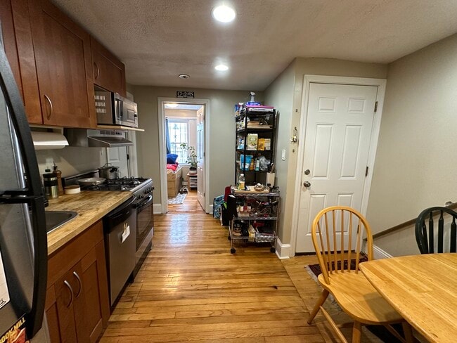 Foto del edificio - 12 Shepherd Ave