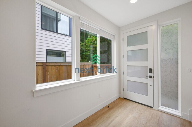 Foto del edificio - Stylish New 2 Bed & 2 Bath Townhouse for Rent
