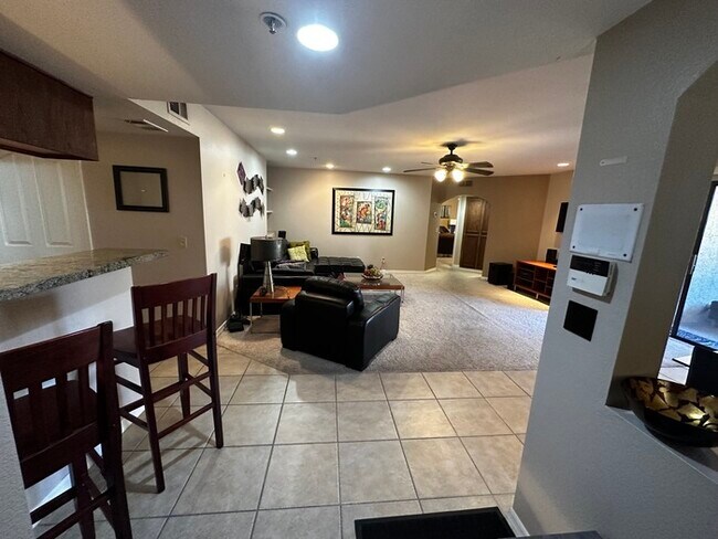 Foto del edificio - 2 bed 1 bath condo in Meridian Condominiums