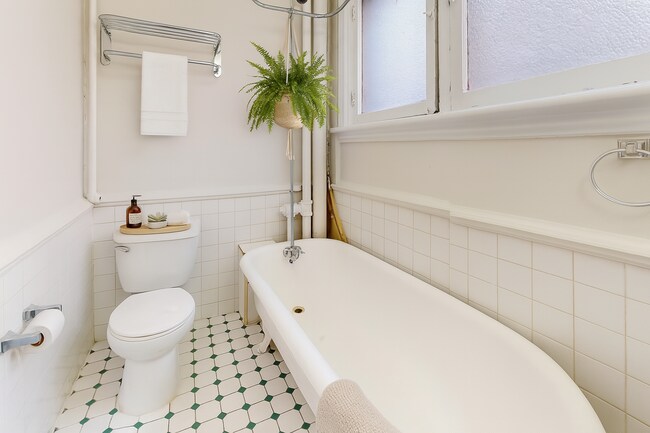 Photo du bâtiment - 143 MacLaren