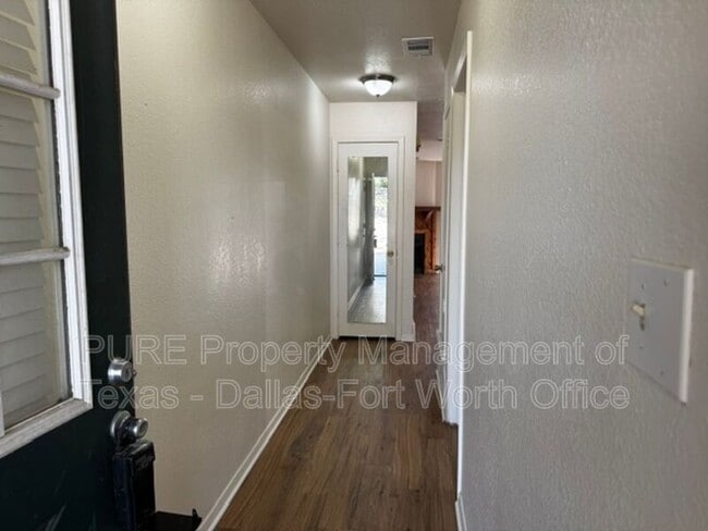 Building Photo - 6321 Kelly Dr