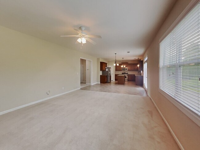 Building Photo - Wonderful 7 Bedroom Home located in Loganv...