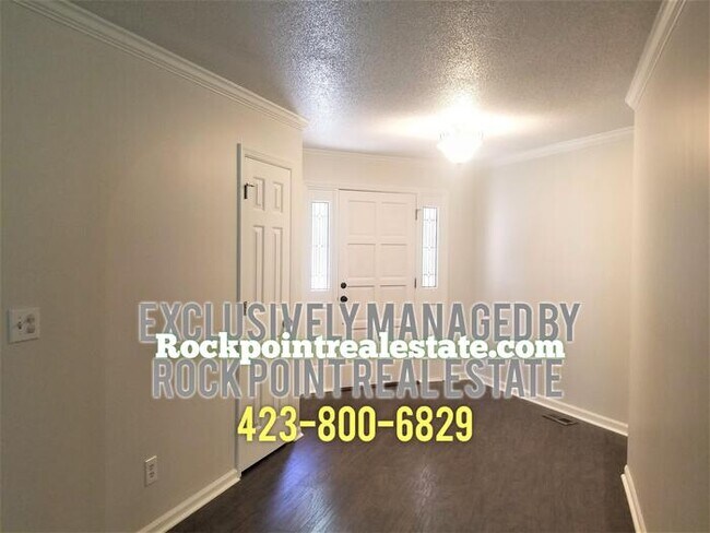 Foto del edificio - Stunning Townhome with Golf Course Views!