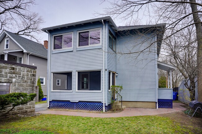 Screed Back Porch - 10 Whitcomb St