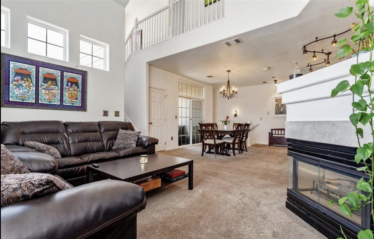 Foto principal - 9530 E Florida Ave