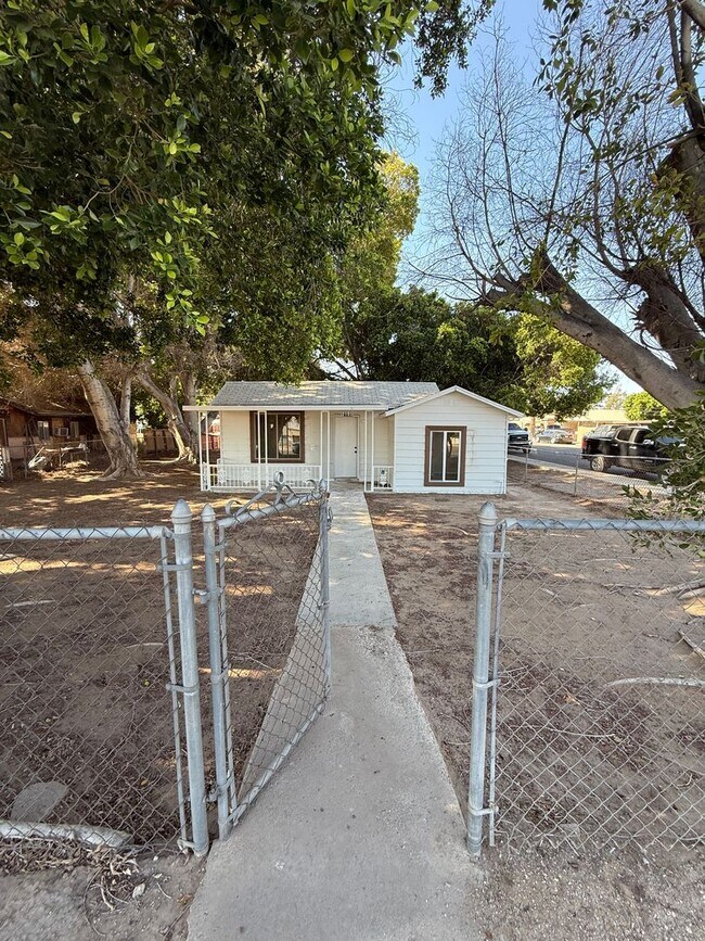 Foto del edificio - 3 Bedroom Home near Downtown Yuma!
