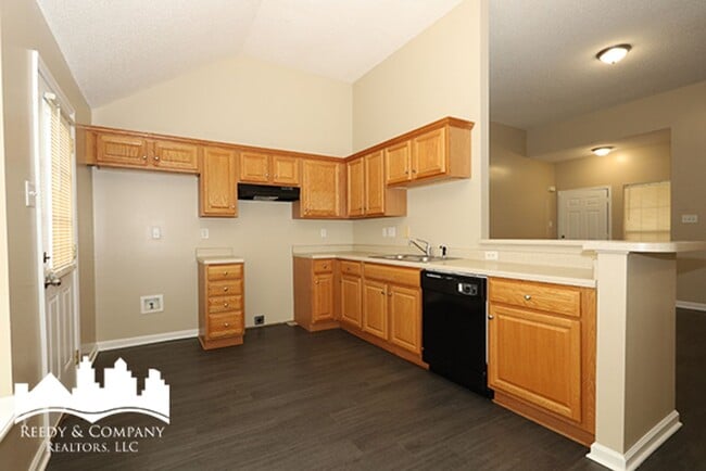 Building Photo - Modern Home with Master Bathroom