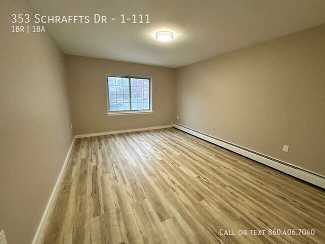 Foto del edificio - 353 Schraffts Dr