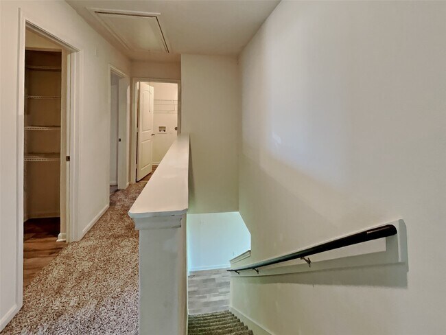 Foto del edificio - 732 Keeneland Dr