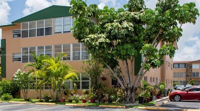 Building Photo - 110 Royal Palm Rd