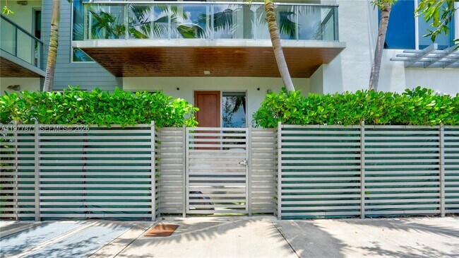 Foto del edificio - 545 SW 11th St