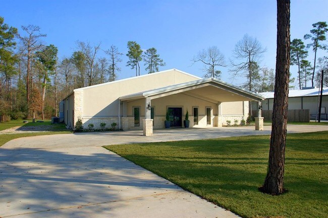 Building Photo - 15479 Pin Oak Dr