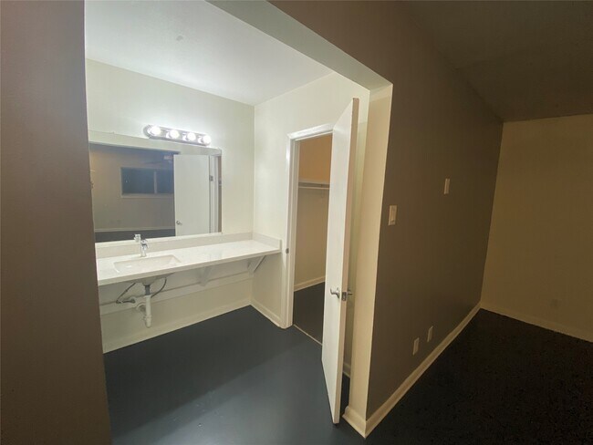 Foto del edificio - 219 W Alabama St