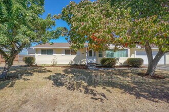 Building Photo - 8718 NE 95th St