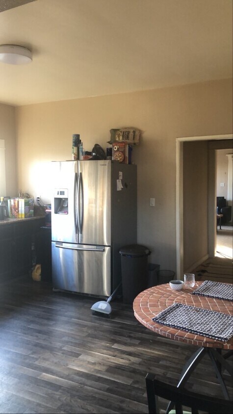 Kitchen - 810 Geraghty Ave