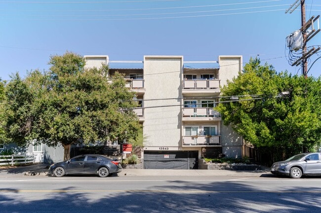 Building Photo - 13543 Moorpark St