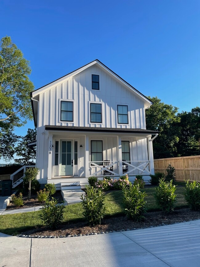 Photo - 1207 Sweetbriar Ave House