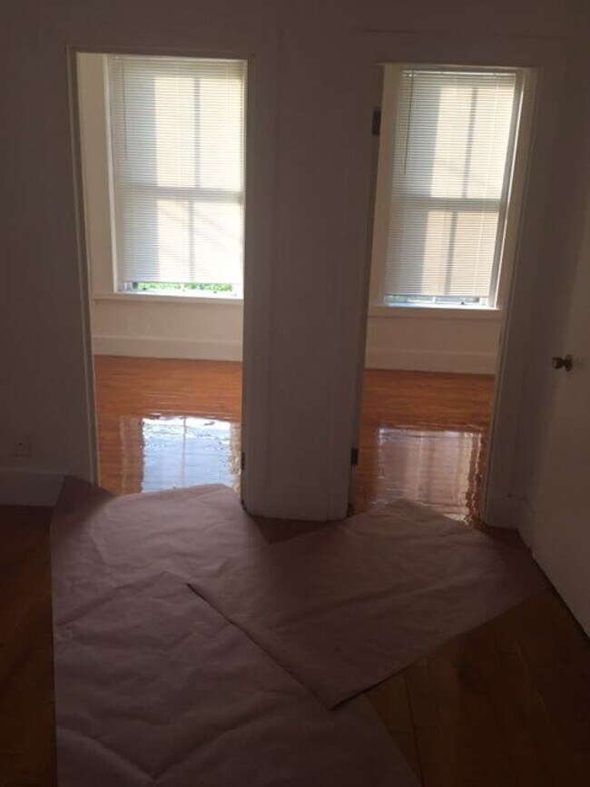 Building Photo - Great Allston 3-bed with Washer/Dryer and Private Deck!