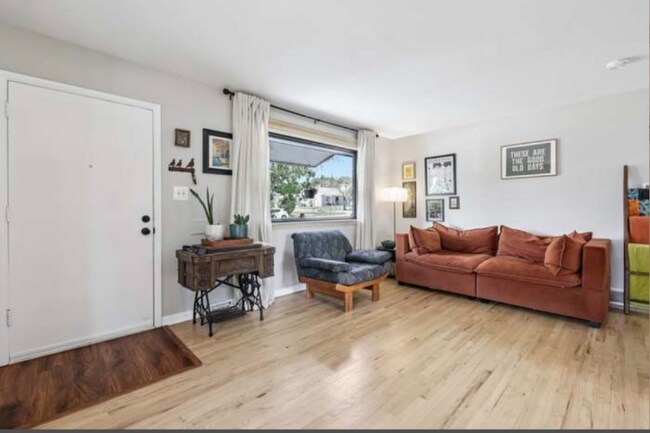 Foto del edificio - 8072 Julian St