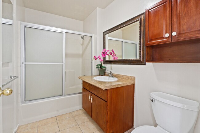 Foto del edificio - 1824 S Barrington Ave