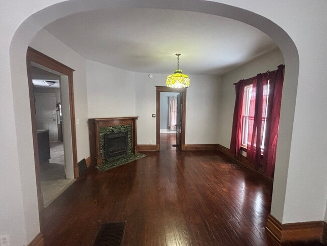 Building Photo - 609 E Stockbridge Ave