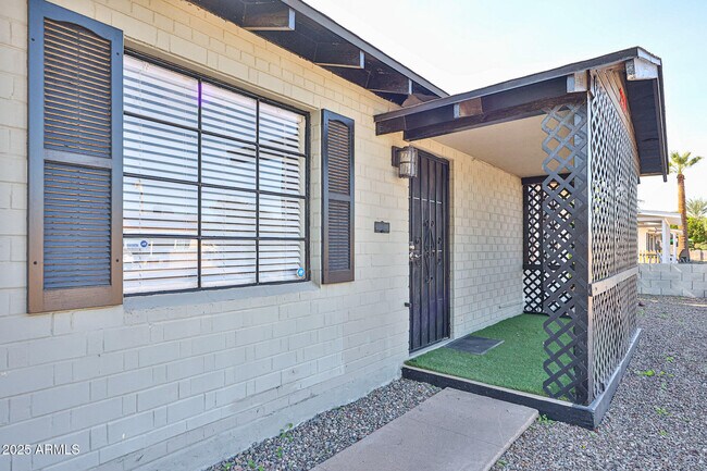 Foto del edificio - 2221 W Clarendon Ave