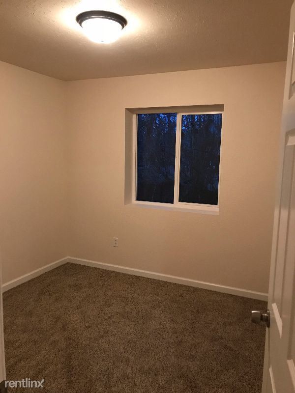 Foto del edificio - 4936 Clover Ln